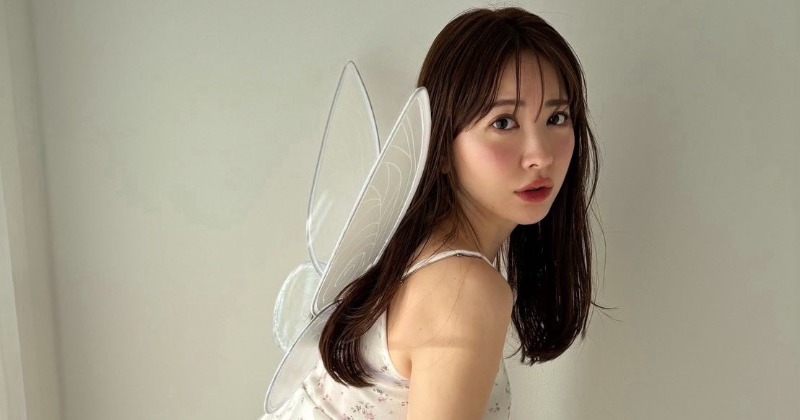 小嶋陽菜、”バービー”ルックブックを披露！美脚際立つミニ丈
