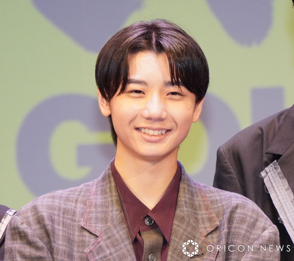 岡田将生、羽村仁成ら10代キャストとの距離感に苦笑 「美しくて尊い」の声には照れ隠せず | ORICON NEWS