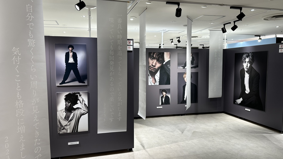 新品未開封★赤楚衛二『A』×『E』写真展 アクスタ 2種類セット 赤楚衛二『A』×『E』写真展 2024開催記念グッズ|グッズ