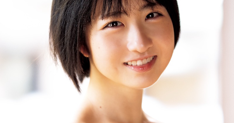 かすみ草とステラ」比賀ハル、フレッシュ水着を披露 脚長スタイルの