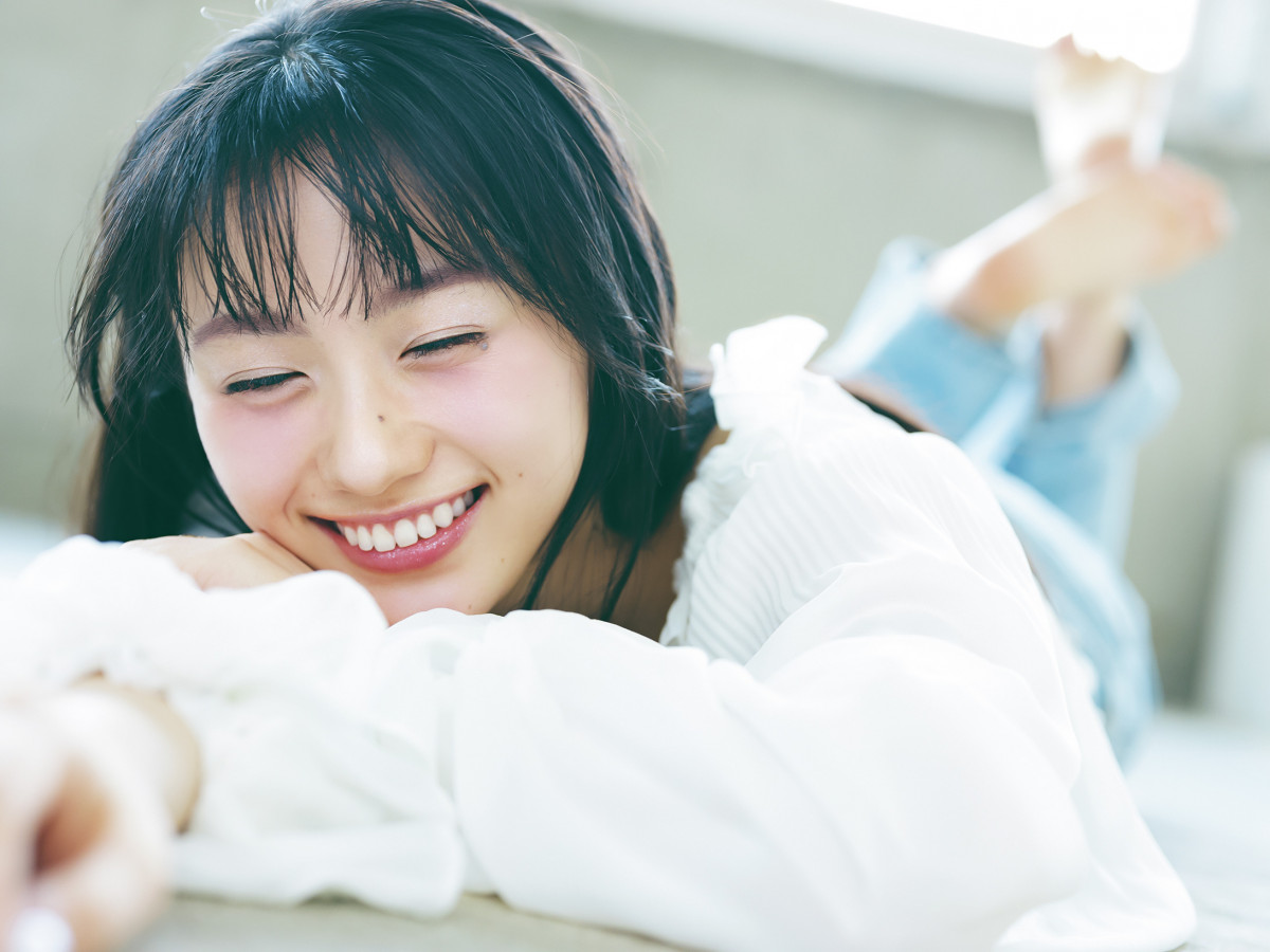 乃木坂46川崎桜、抜群の透明感で“桜スマイル” 『CanCam』で「トレンド