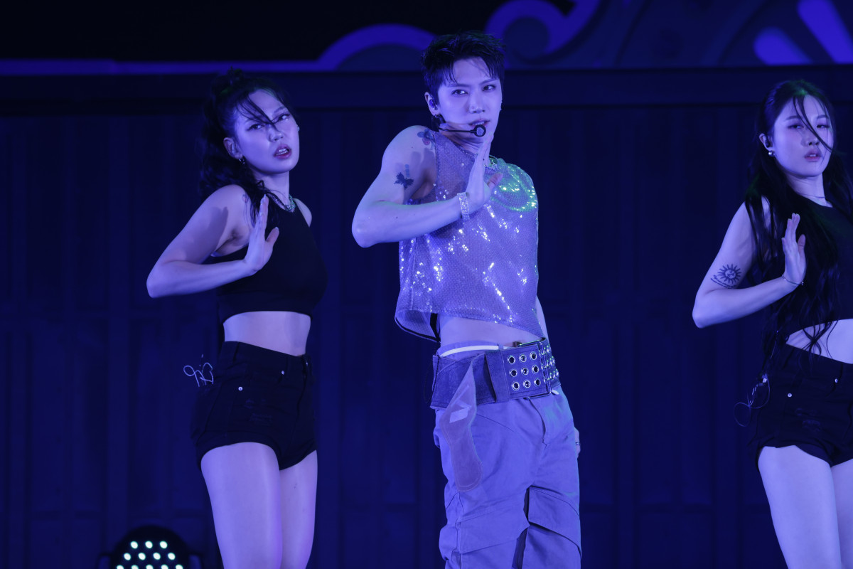 WayVテン、美しい容姿を生かしたステージで魅了 | ORICON NEWS