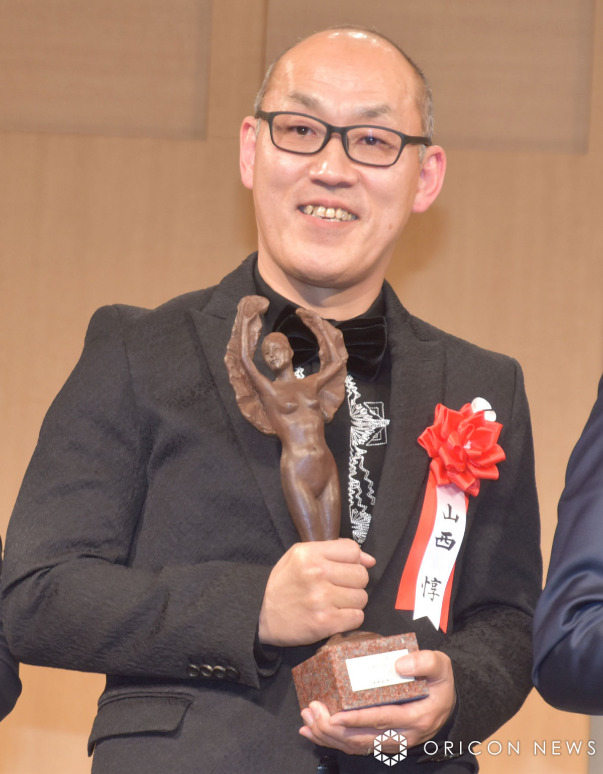 山西惇 画像・写真 | 【読売演劇大賞】山西惇、最優秀男優賞で男泣き 妻と4人の子ども、亡き両親に感謝「この姿、この声で産んでくれてありがとう」 48枚目 |  ORICON NEWS