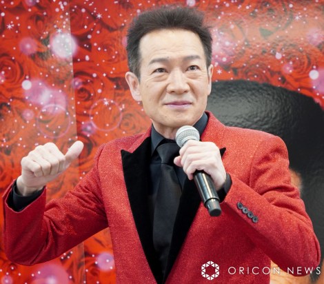 �w�g�V�����ƈꏏ�Ƀn�b�s�[���C�t�I�v���W�F�N�g�x���\��v���X��ނ��s�����c���r�F �iC�jORICON NewS inc. 