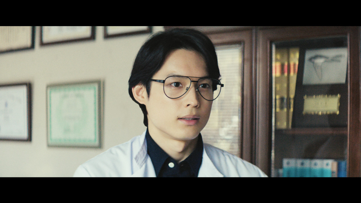 関連動画 | 松村北斗、大泉洋と念願の映画初共演「僕の夢の一つ」　『ディア・ファミリー』で手を差し伸べる医者役に起用  | ORICON NEWS