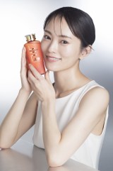 �wVC100�G�b�Z���X���[�V����EX�x�VTVCM�u���̂�A�N���j�b�N���AVC100���сv�ɏo������R�{�� 