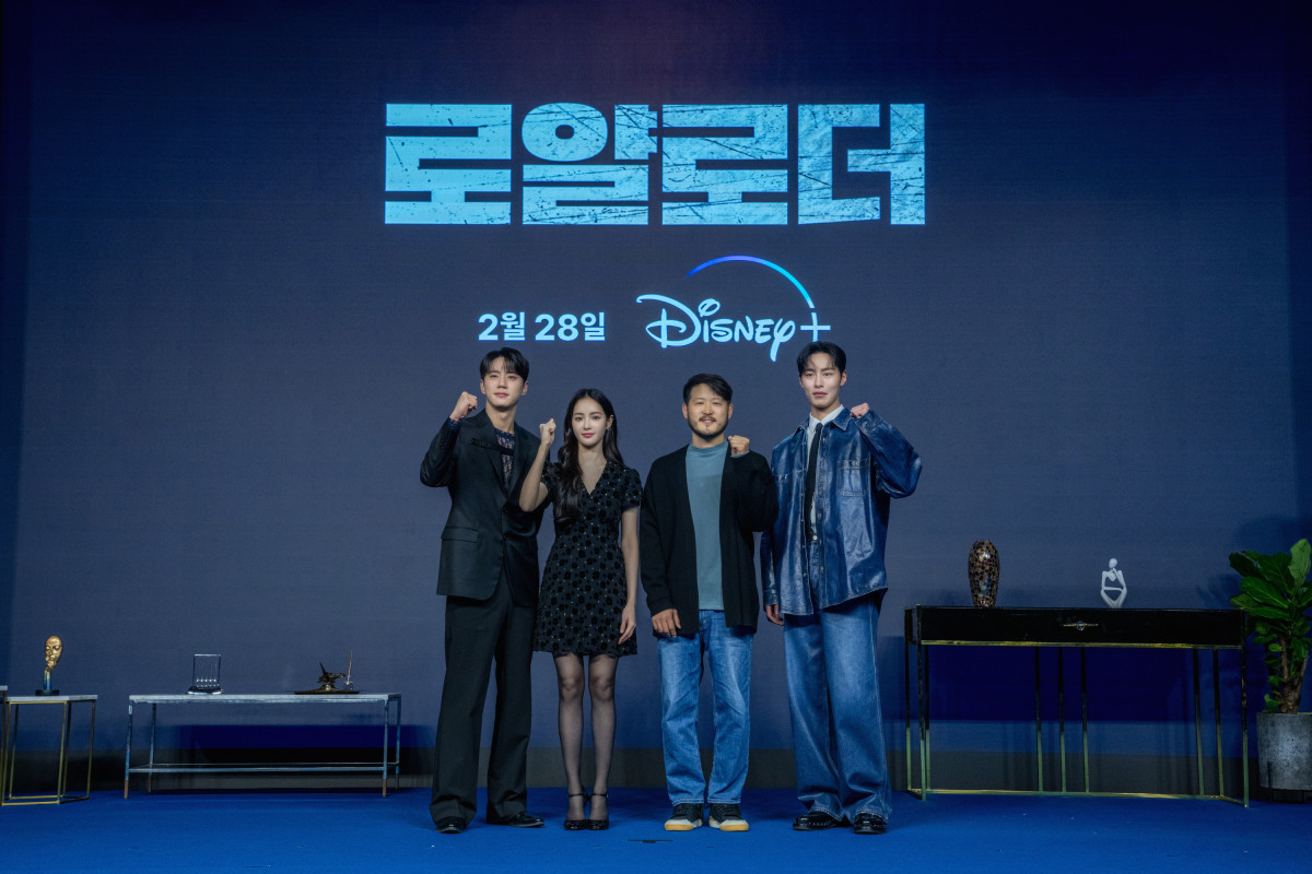 w\ʑҁx/fBYj[vX X^[ƐzM(C) 2024 Disney and its related entities 