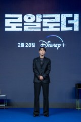 w\ʑҁx/fBYj[vX X^[ƐzM(C) 2024 Disney and its related entities 