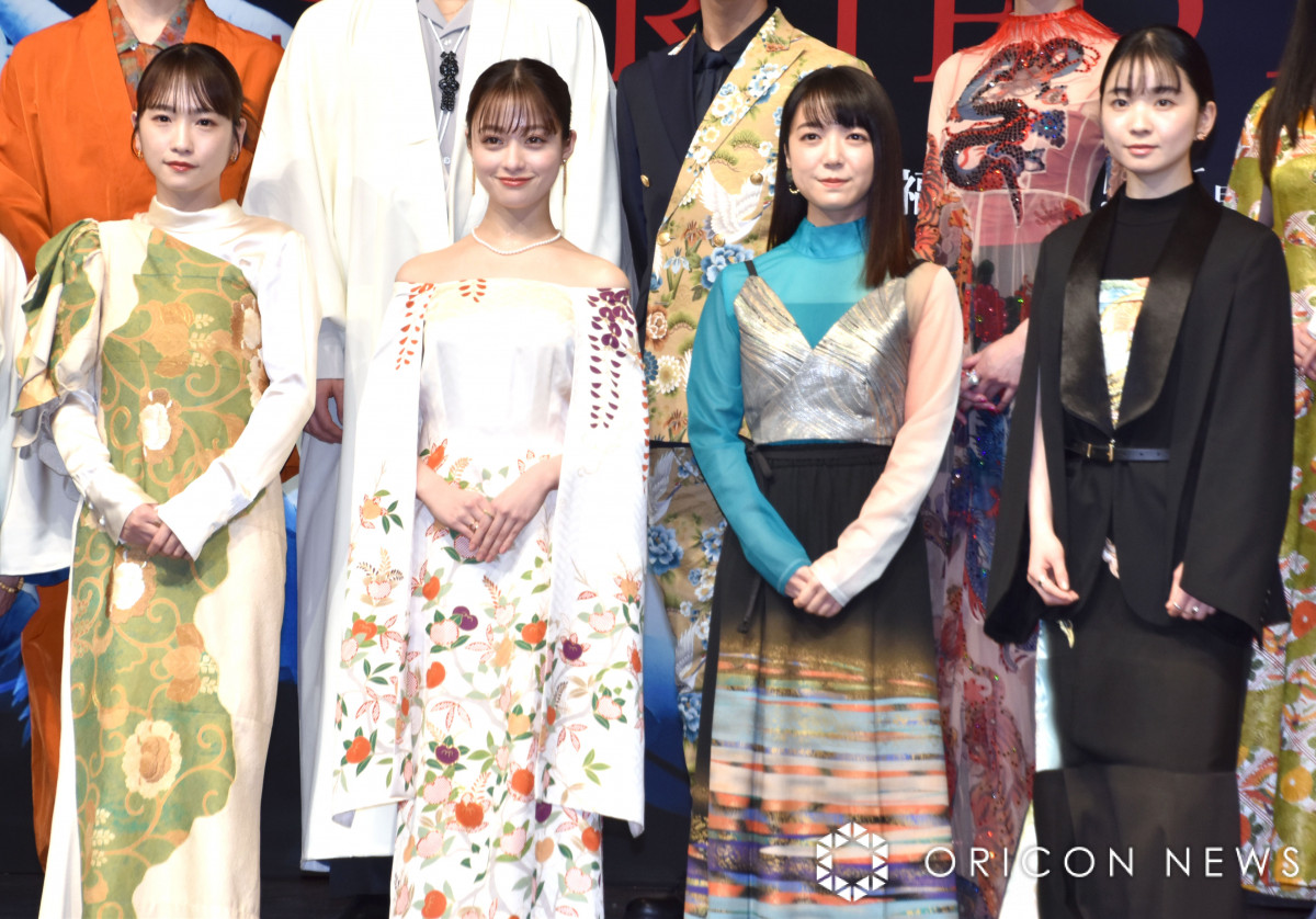 舞台『千と千尋の神隠し』主演4人が初集結 橋本環奈、上白石萌音、川栄