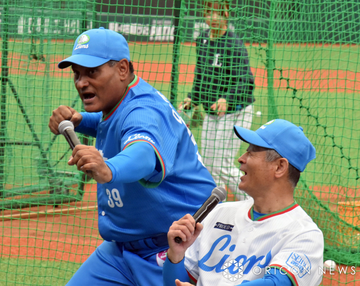 画像・写真 | ライオンズ初のOB戦 秋山幸二＆デストラーデがわちゃわちゃ ちょっとぽっちゃりしたお腹をイジる 14枚目 | ORICON NEWS