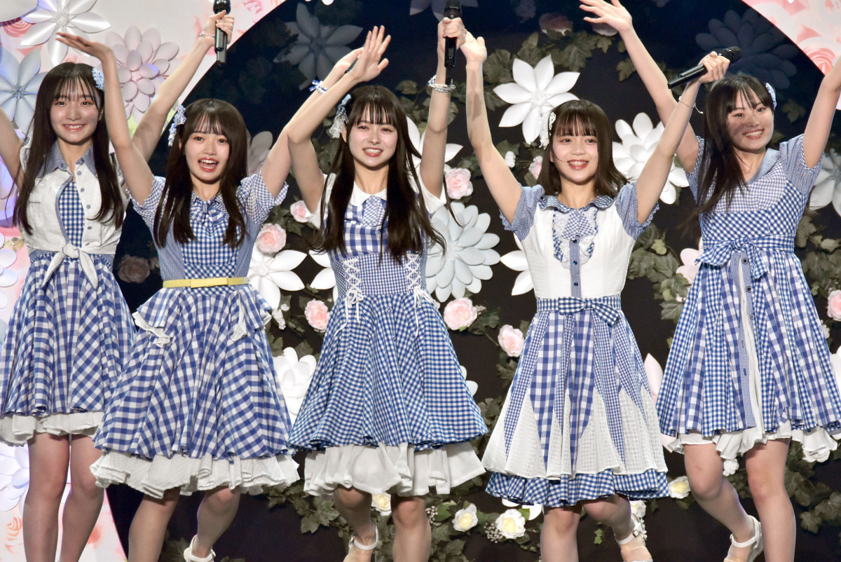 AKB48 生写真 AKB48、19期生5人をサプライズ披露 上は20歳～下は13歳の平均