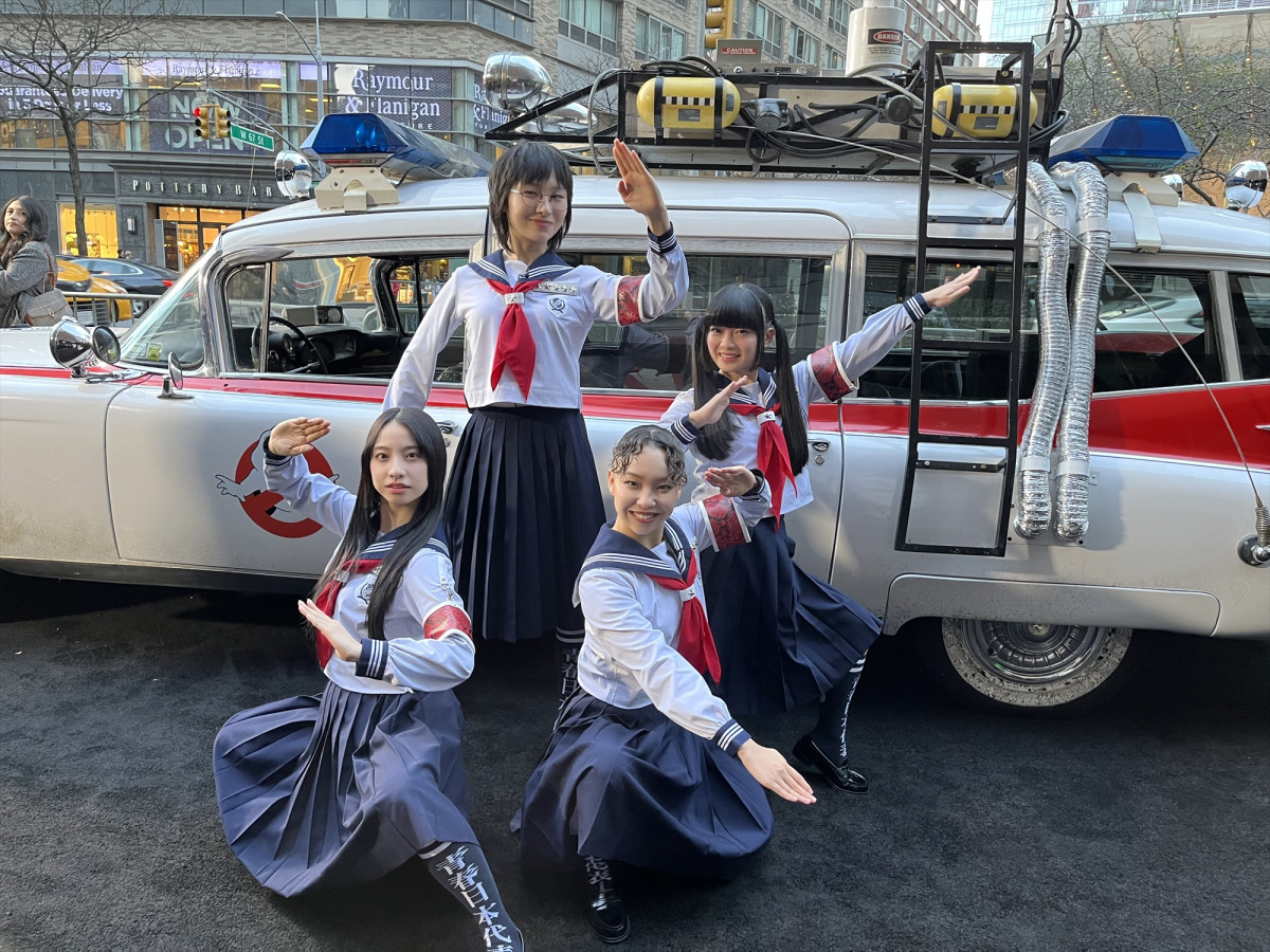 新しい学校のリーダーズ パーカー 新しい学校のリーダーズ OFFICIAL WEBSITE | STORE