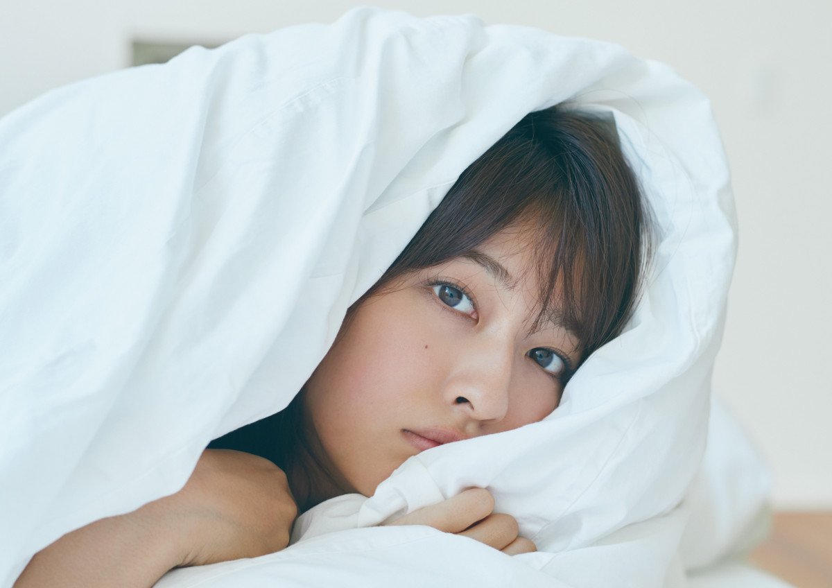 画像・写真 | 斉藤里奈1st写真集の表紙解禁！ 水着やランジェリー姿の