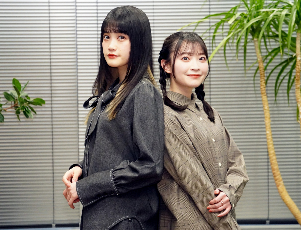 岩田陽葵＆小泉萌香、舞台『パリピ孔明』で親友役共演に気合十分