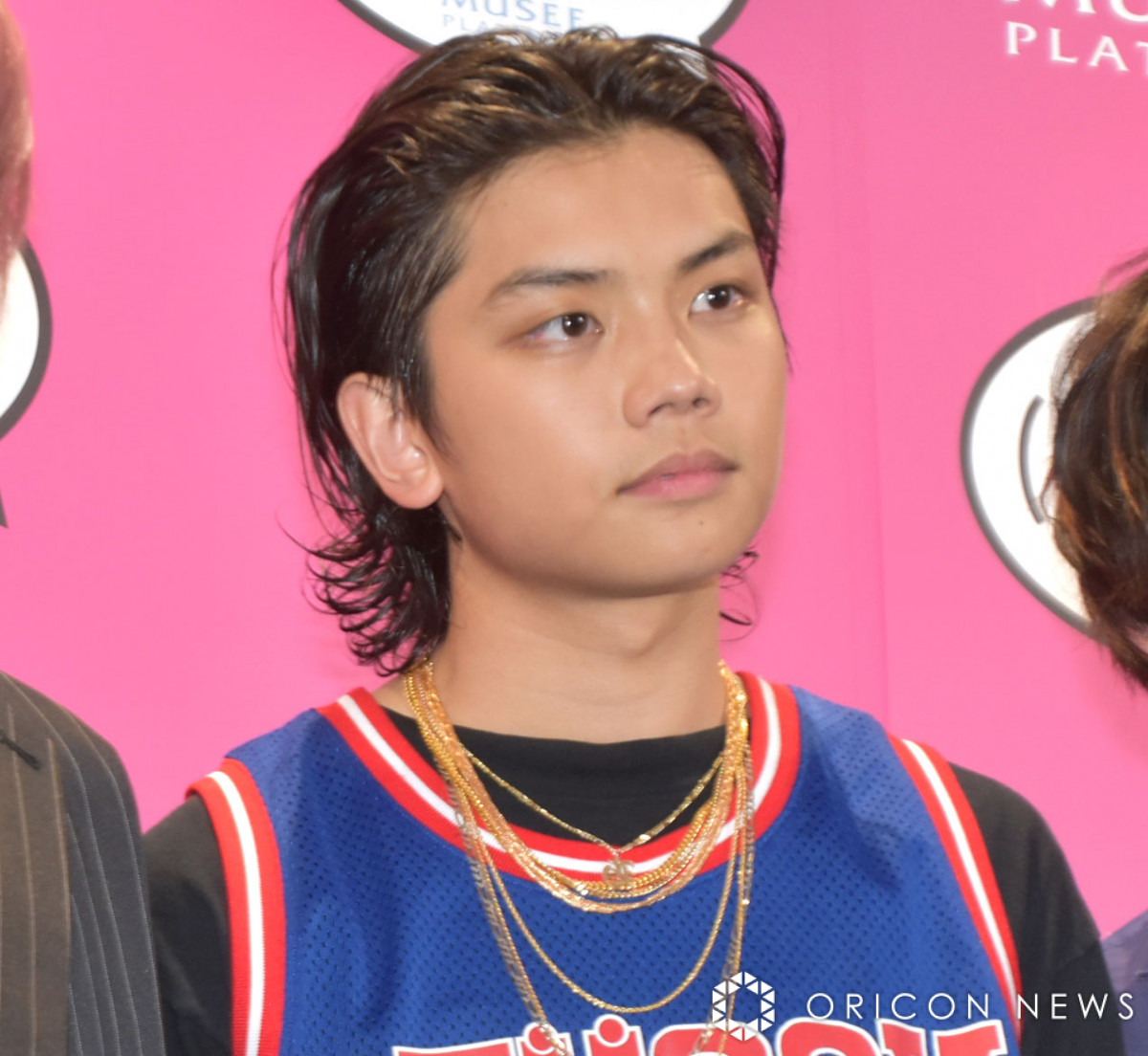 ヤングスキニー まとめ売り 若手4ピースロックバンド・ヤングスキニーを起用！それぞれの