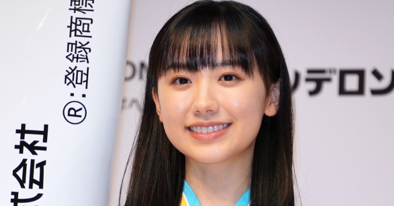 新聞広告.20 芦田愛菜 芦田愛菜さん出演、20歳を迎え大人な一面を披露！ 10月4日「投資の日