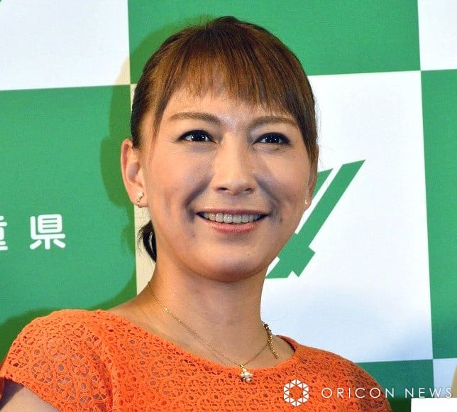 オグシオ”小椋久美子さん、会長に就任 「日本エアバドミントン連盟」写真とともに意気込み | ORICON NEWS