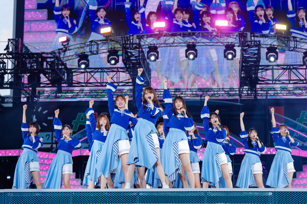 日向坂46、5周年記念ライブで歴代センターが躍動 小坂菜緒が涙で決意 