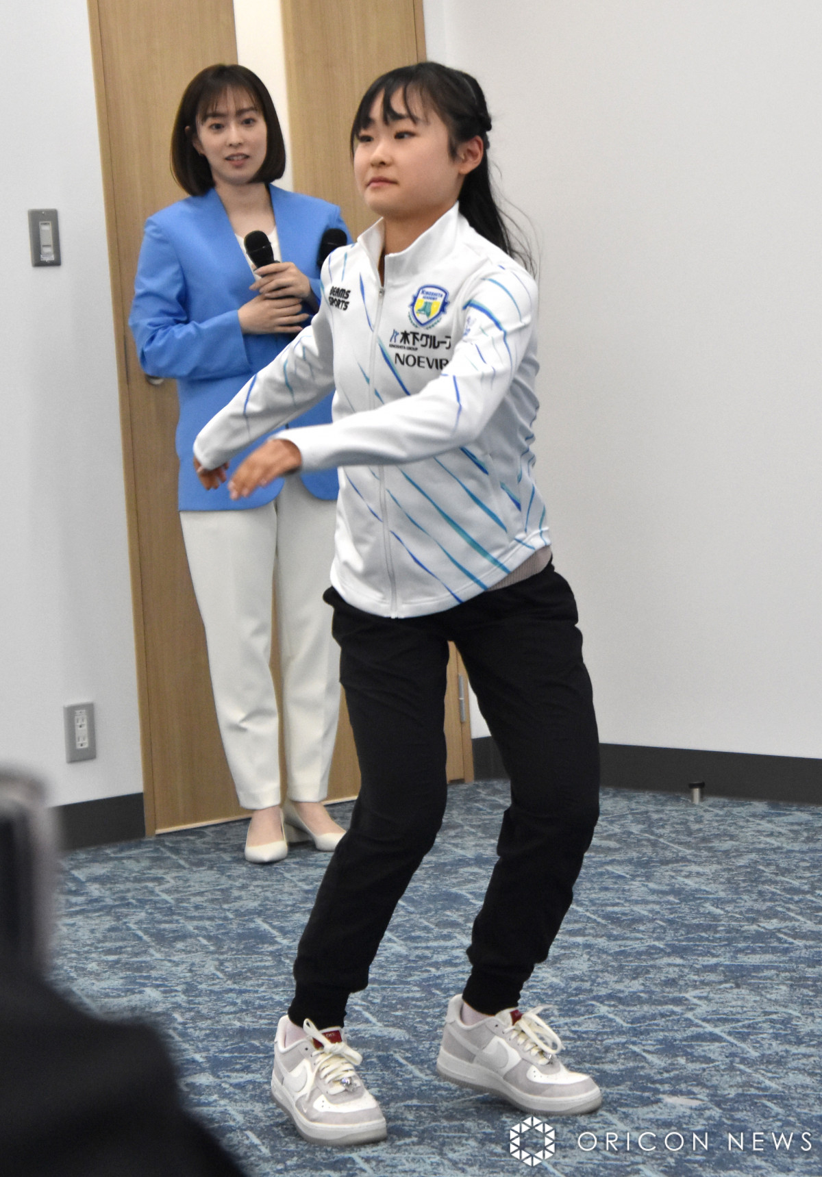 張本美和　ミニスカ 