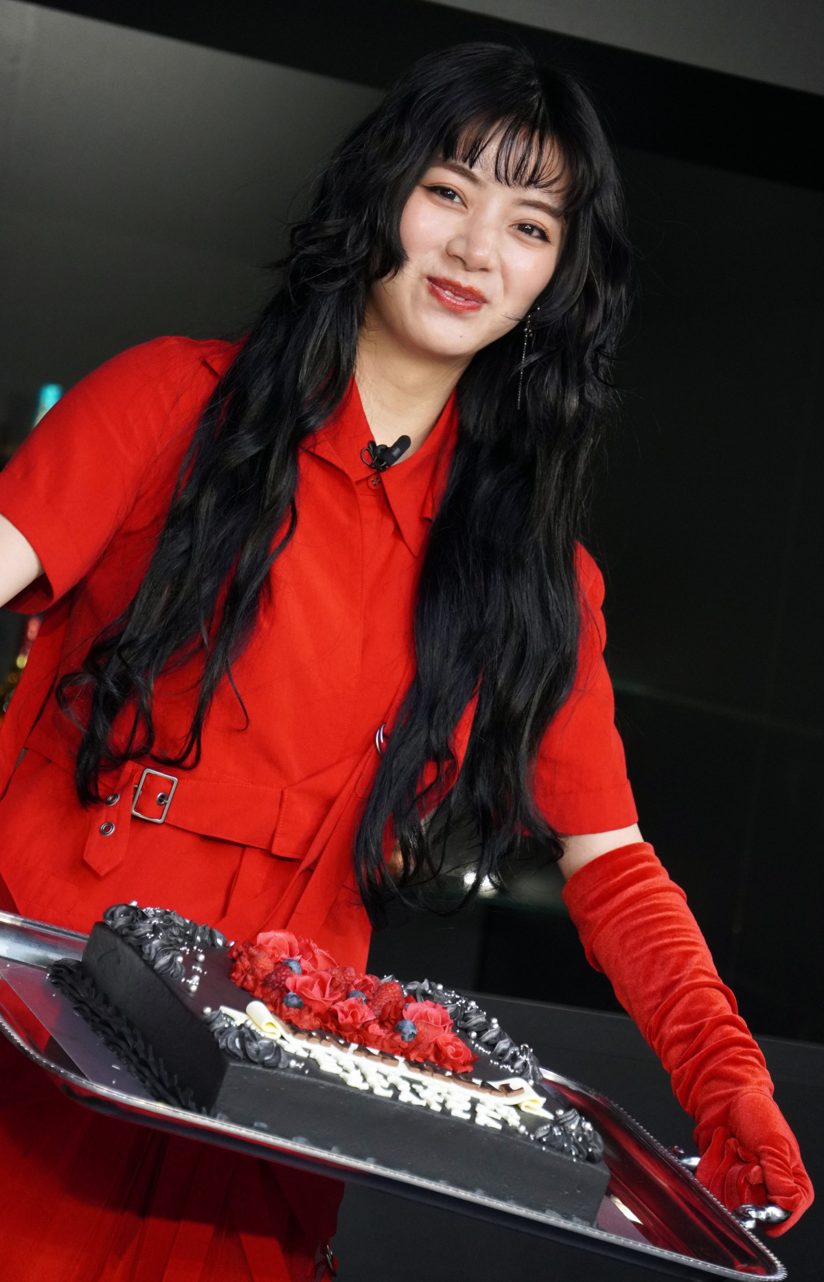 【池田エライザ着用】タグ付き　GVGV ロングワンピース　ジーヴイジーヴイ 池田エライザ、ロングヘア＆全身真っ赤な個性派衣装で登場「エッジが