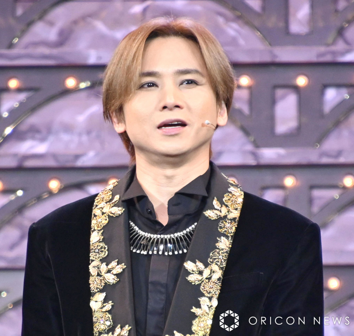 堂本光一、timelesz新メンバーに再アピール「意外と赤いバラも似合うぜ