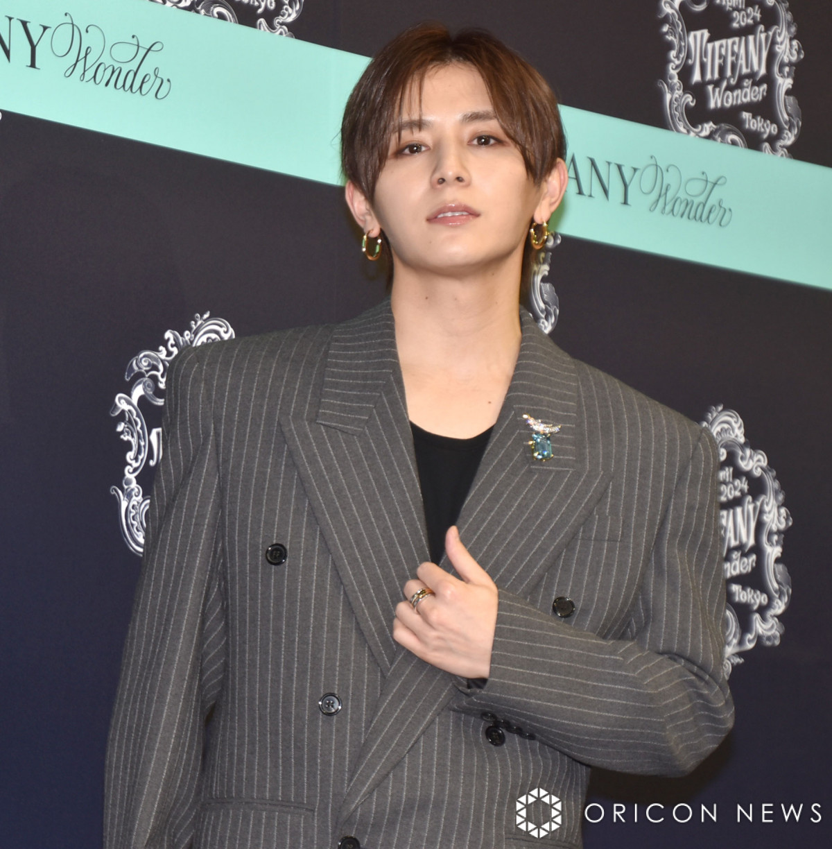 山田涼介、ティファニーイベントに”バード”と来場「負けてないかな