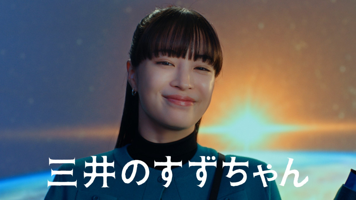 広瀬すず“宇宙での街づくり”を熱弁!? 実寸サイズの宇宙服ヘルメットに