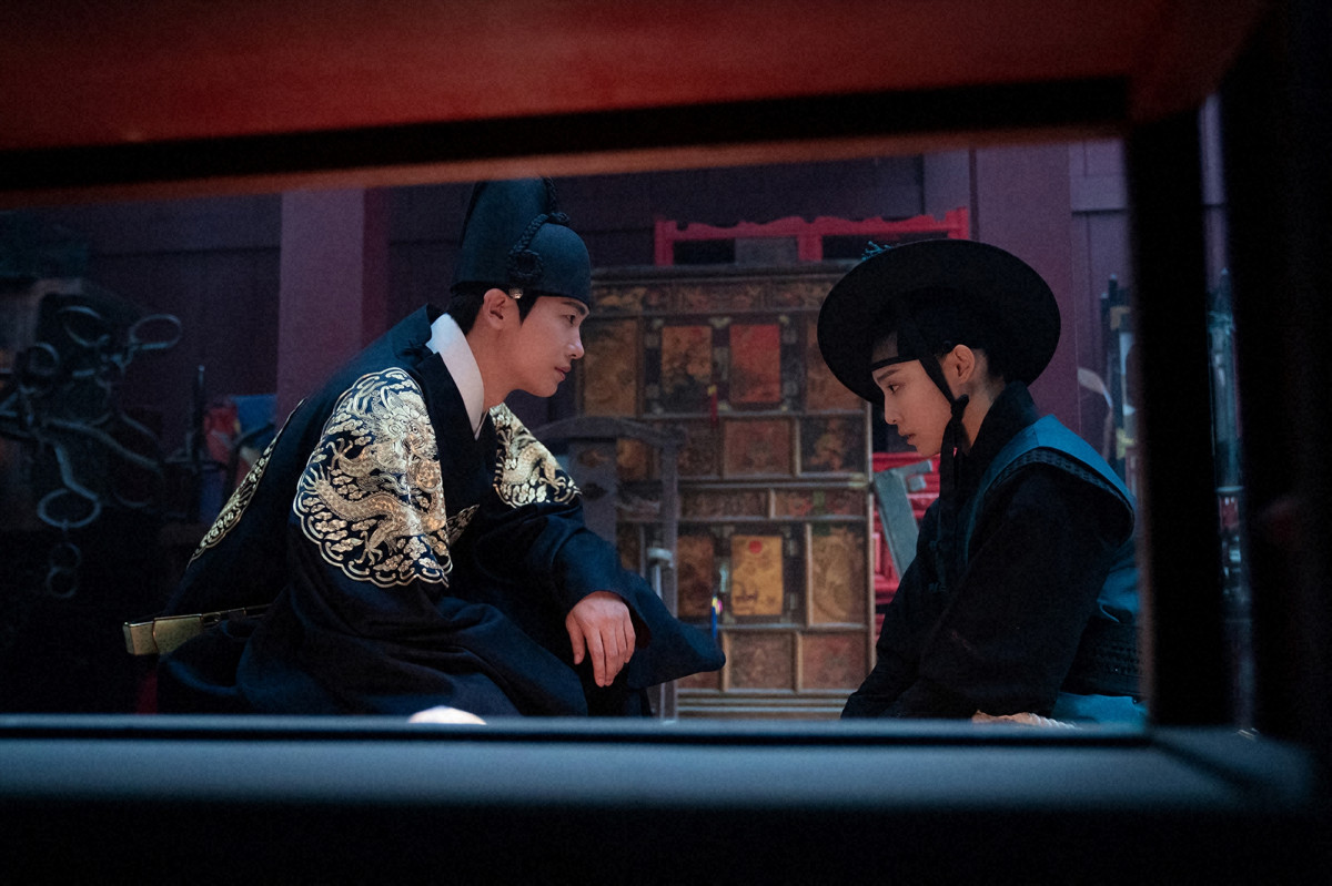 韓国時代劇『青春ウォルダム』第2話：なぜ、呪いの書のことを知っているのか？ | ORICON NEWS