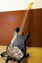 Tomoaki's Fender Limited Stratocaster HSS Rosewood Fingerboard Black Paisley 