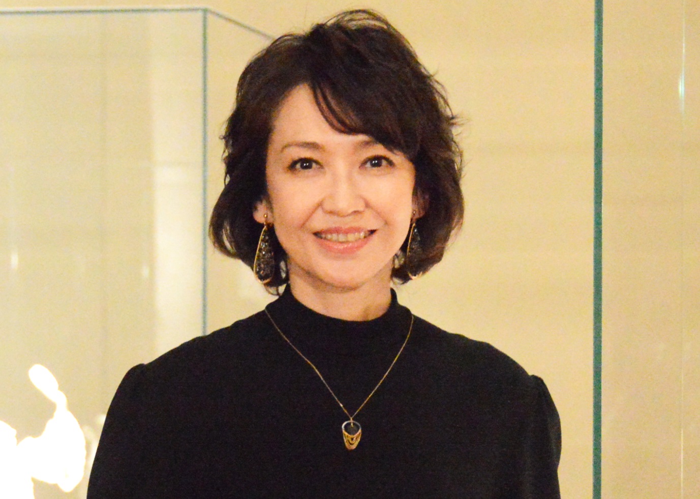 顔出しおばさん投稿 賀来千香子、「90歳を迎える母」との“顔出し”親子2ショット公開 甥は賀来賢人 子ども時代の母子写真も | ORICON NEWS