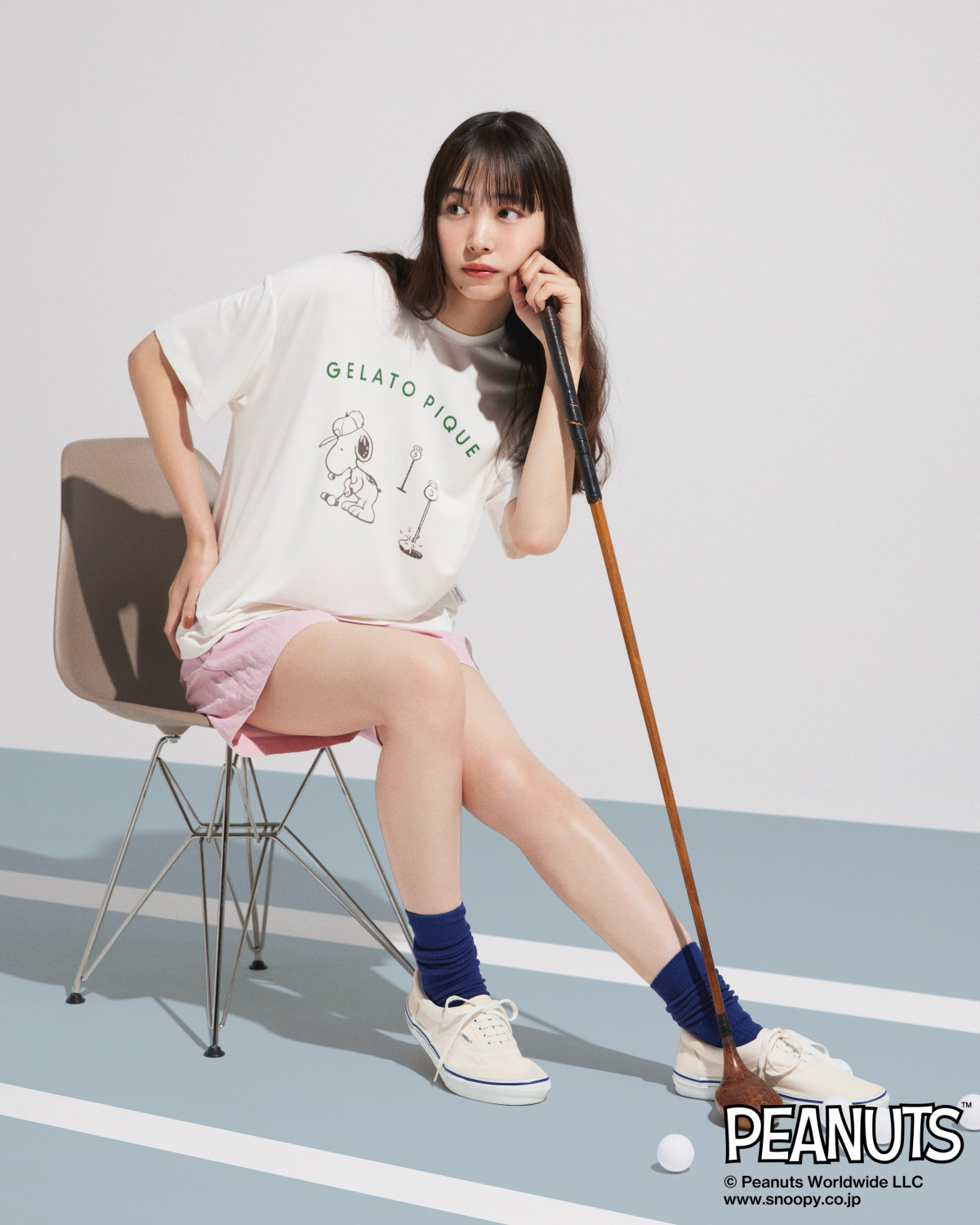 井桁弘恵、艶めく太ももあらわな超ミニ美脚スタイル スヌーピー