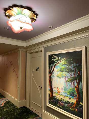 ファンタジーシャトーの客室廊下にはファン垂涎の“仕掛け”が盛りだくさん（C）ORICON NewS inc. 