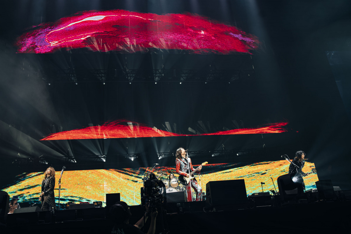 THE YELLOW MONKEY、3年半ぶり“ビッグエッグ”ライブ 5万人が歌い踊る