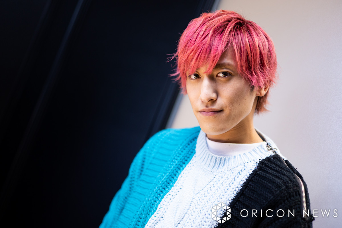 EXIT兼近、“ロングヘア時代”の貴重写真「初めて見た」「ワイルド