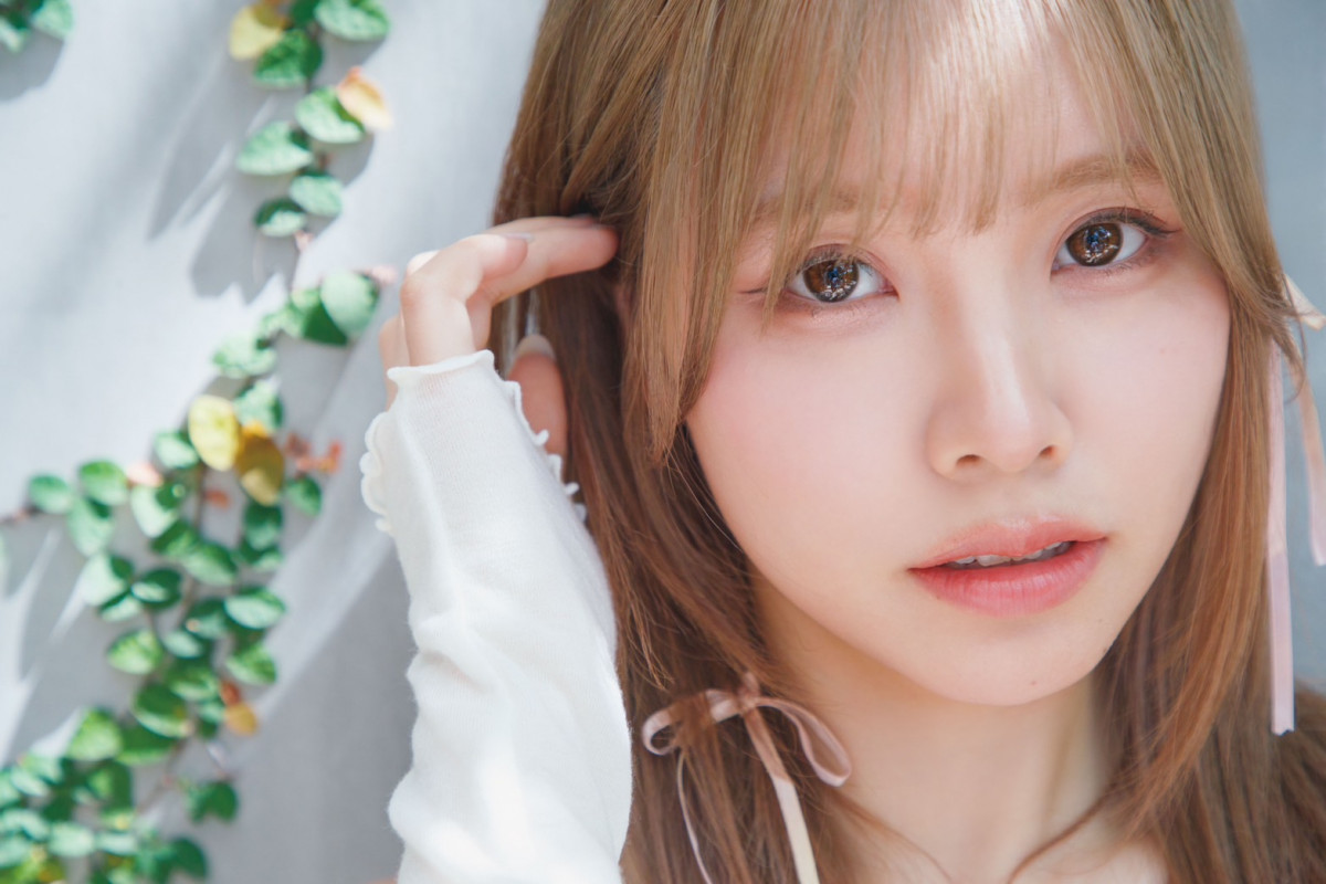 Liyuu“圧倒的色白美肌”の近距離ショット公開 『VOICE VISTA magazine』32Pの大ボリュームで登場 | ORICON NEWS