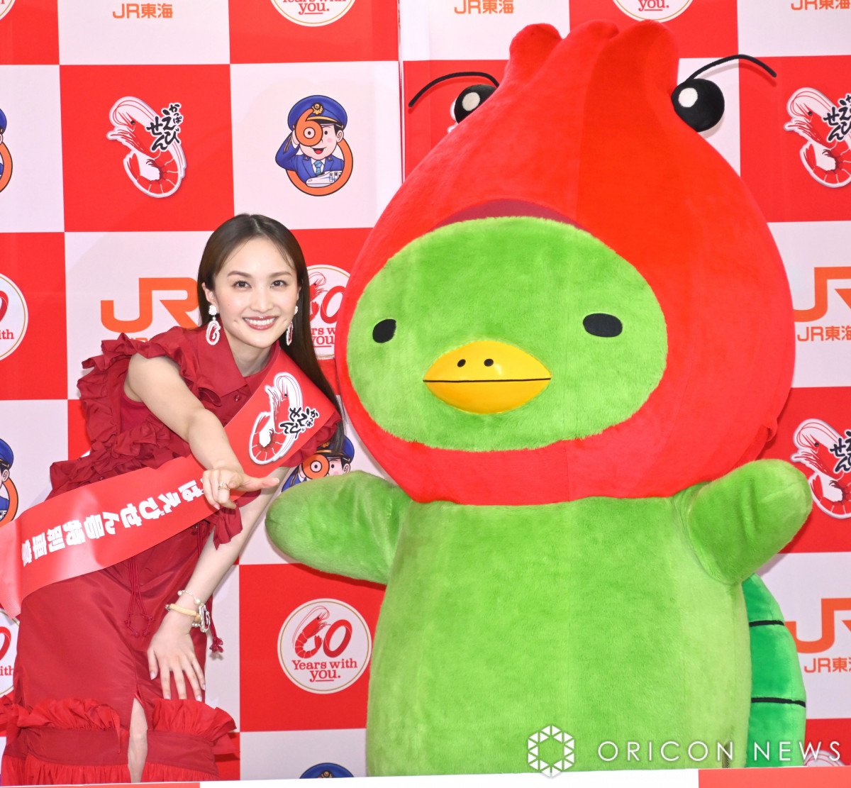 ももクロ百田夏菜子、新幹線【かっぱえびせん号】の特別車掌に就任