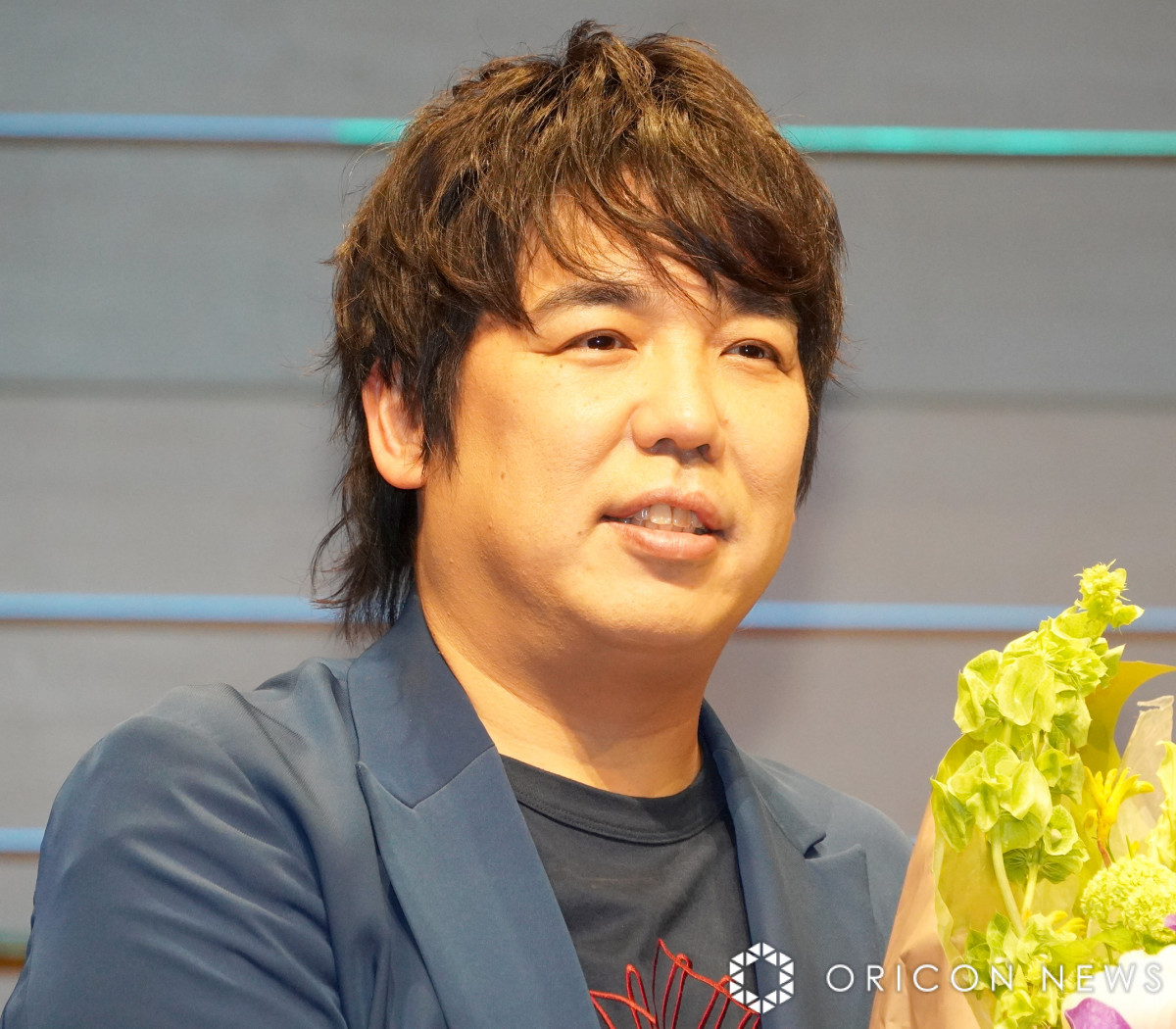 スキマスイッチ大橋卓弥、バースデーサプライズに照れ 小田和正