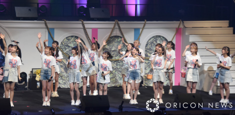 �X�^���h�ŊςĂ��鑲�Ɛ��Ɏ��U�郁���o�[���� �iC�jORICON NewS inc. 