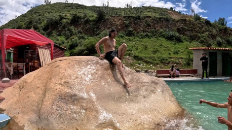 18���z�M�w���E�̉ʂĂɓ��o����u���Ă����x���iC�jAbemaTV Inc. 