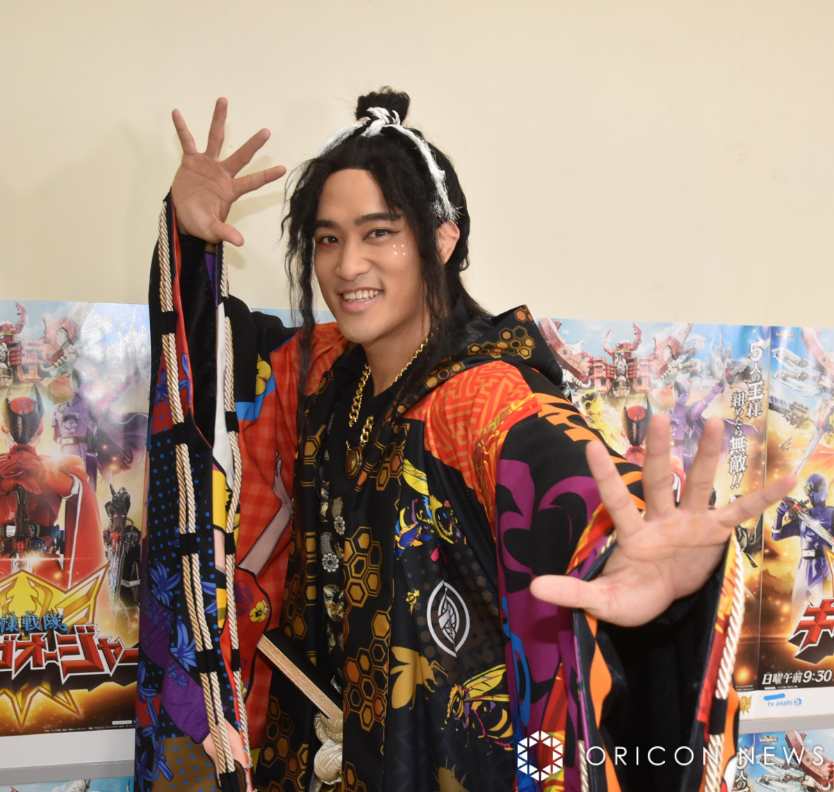 キングオージャー(ジェラミー・カグラギ)生写真(ブロマイド)3枚セット キングオージャー(ジェラミー・カグラギ)生写真(ブロマイド)3枚セット