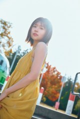 日向坂46松田好花、白ニット脱ぎランジェリー姿に 1st写真集