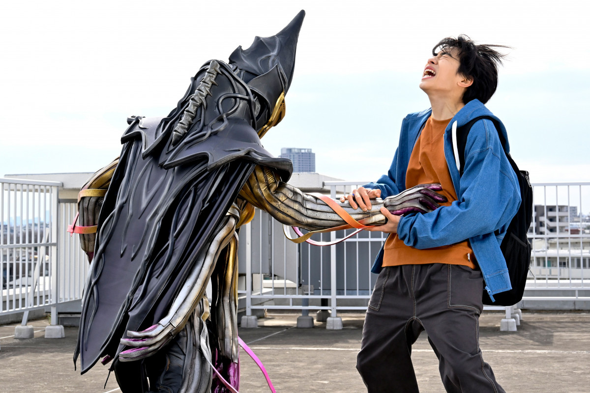 仮面ライダーガッチャード】第36話「ケミーの起源！我は理解する」あらすじ 冥黒王ギギストがスケボーズのカードを奪う | ORICON NEWS