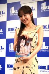 �ʐ^�W�wNEVER�x�i�W�p�Ёj�̔����L�O�C�x���g���s�����O�c��� �iC�jORICON NewS inc. 