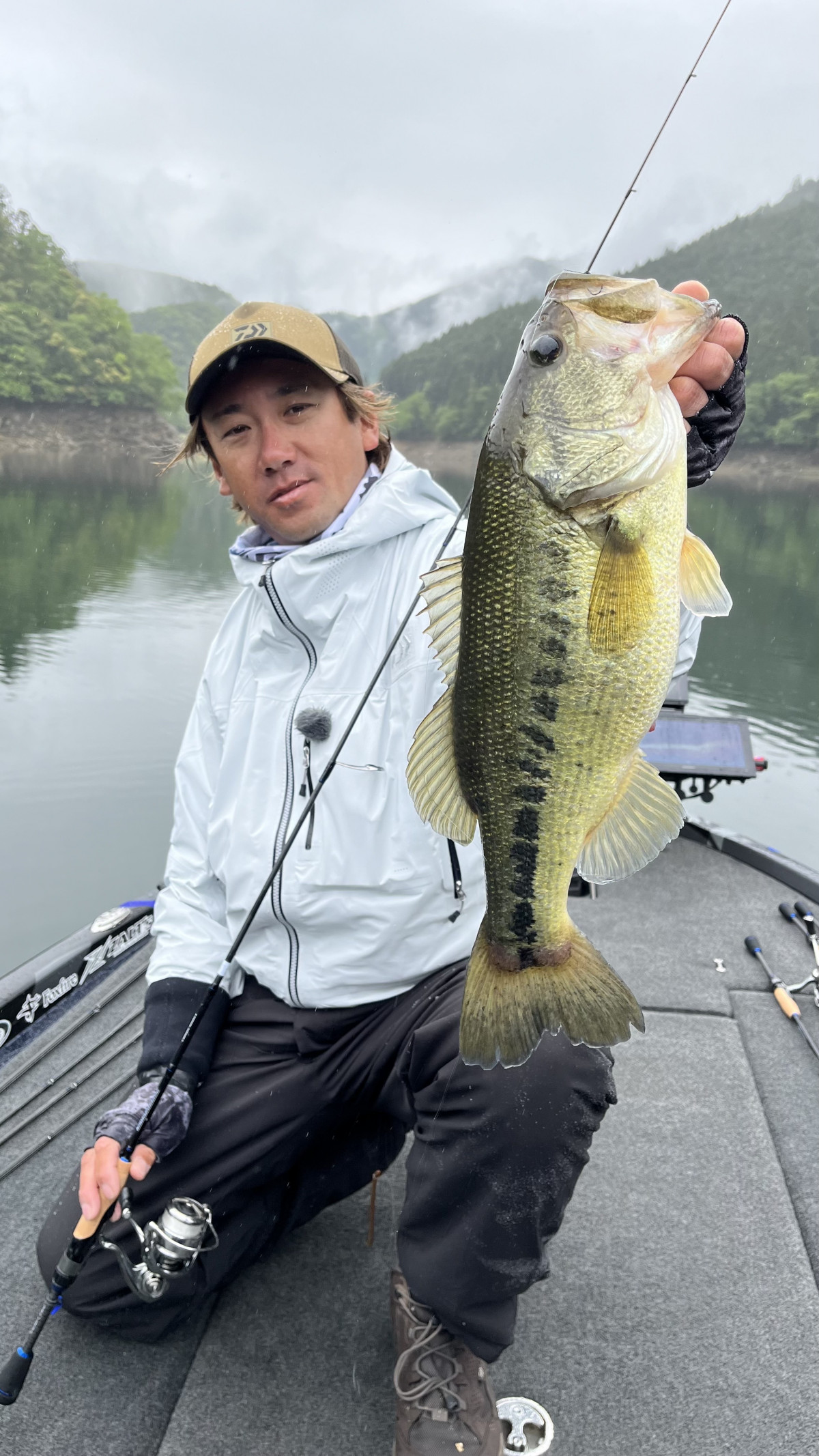 四国で春のデカバスを狙う 青木大介「でかいバスを狙った釣りを展開し