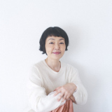 ドラマ団地のふたり　小泉今日子着用MASTER&Co. オーバーオール　グレー 団地のふたり】衣装特集！小林聡美と小泉今日子のバッグ