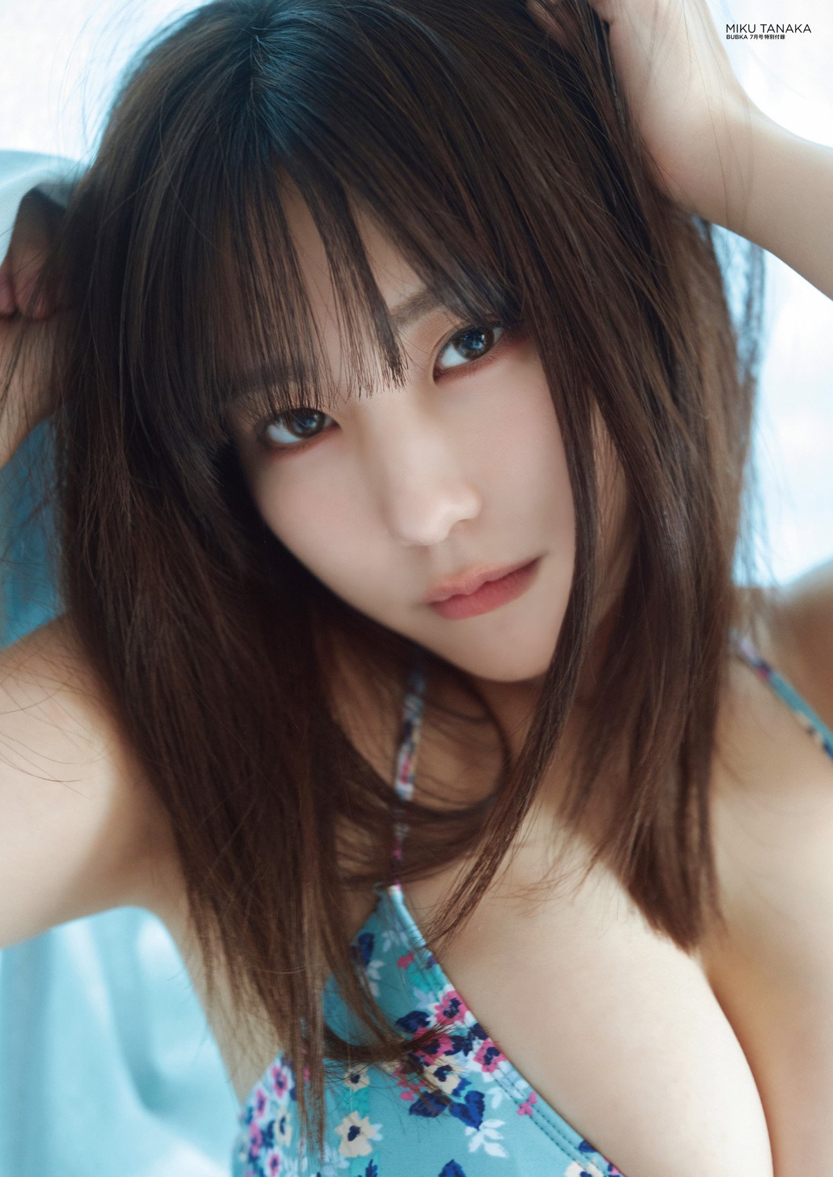 田中美久、HKT48卒業後初『BUBKA』表紙で大胆ショット “新生みくりん”降臨の水着グラビア披露 | ORICON NEWS