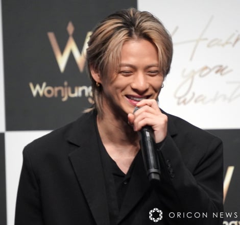 �w�A�P�A���C���wWonjungyo Hair�x�f�r���[�ECM���\��ɏo�Ȃ���Number_i�E���쎇�s �iC�jORICON NewS inc. 