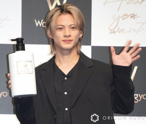 �w�A�P�A���C���wWonjungyo Hair�x�f�r���[�ECM���\��ɏo�Ȃ���Number_i�E���쎇�s �iC�jORICON NewS inc. 