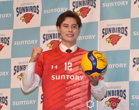 【非売品】高橋藍 オリジナルラベル缶 サントリー入団会見 画像・写真 | 高橋藍、サントリーサンバーズ本拠地の大阪の思い出は