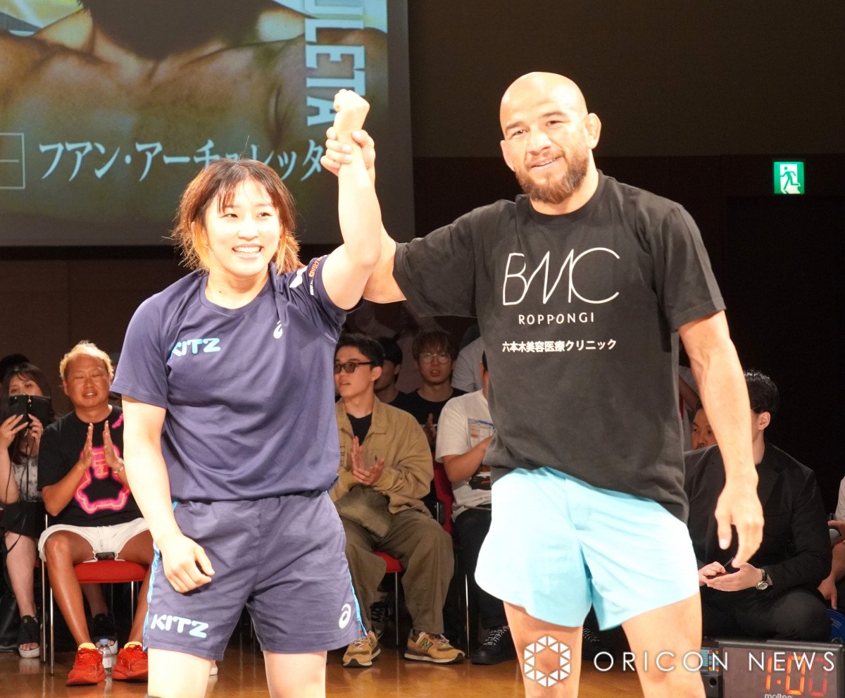 画像・写真 | 【RIZIN】アーチュレッタの練習にレスリング金メダリストの須崎優衣がサプライズ登場「尊敬する選手で私の恩人」 1枚目 |  ORICON NEWS